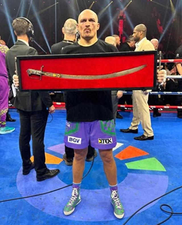 开云体育入口-接洽小胖鲁伊兹？这不过是乌西克给卡巴耶尔的压价手段|奥列克桑德尔·乌西克|安迪·鲁伊兹|阿吉特·卡巴耶尔|卫冕战|小安迪·鲁伊兹_新浪体育_新浪新闻