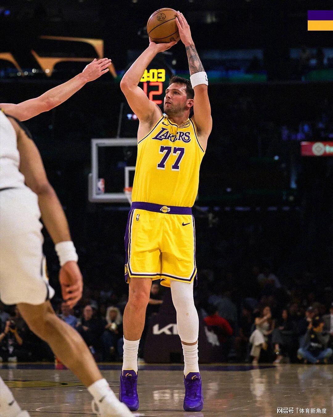 开云体育入口-卧槽！鱼跃救球+罚球扳平+加时绝杀，三巨头“完美一战”不真实！