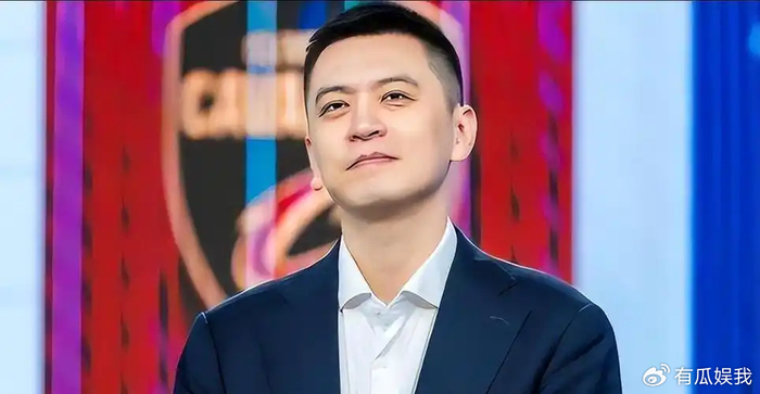 重回辽宁指教？现身上海，杨鸣官宣，谁注意他手机观看内容|辽宁男篮|乌戈|新疆男篮|深圳男篮|山西男篮_新浪体育_新浪新闻